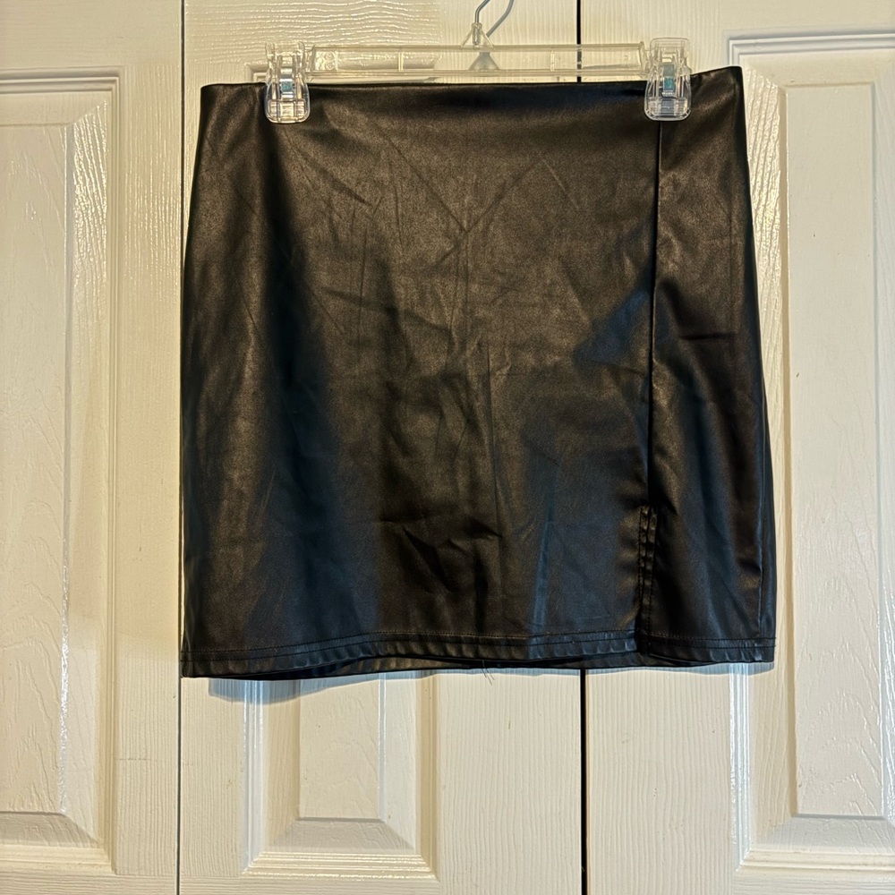 SHEIN Black Faux Leather Mini Skirt